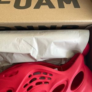 Adidas Yeezy Foam RNNR Vermillion Size 9 Never Worn Brand new